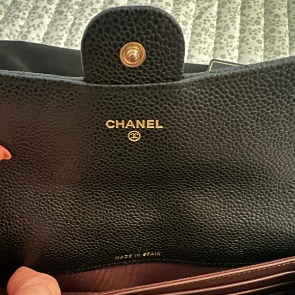 CHANEL Caviar Quilted Large Gusset Flap Wallet - Picture 4 of 4